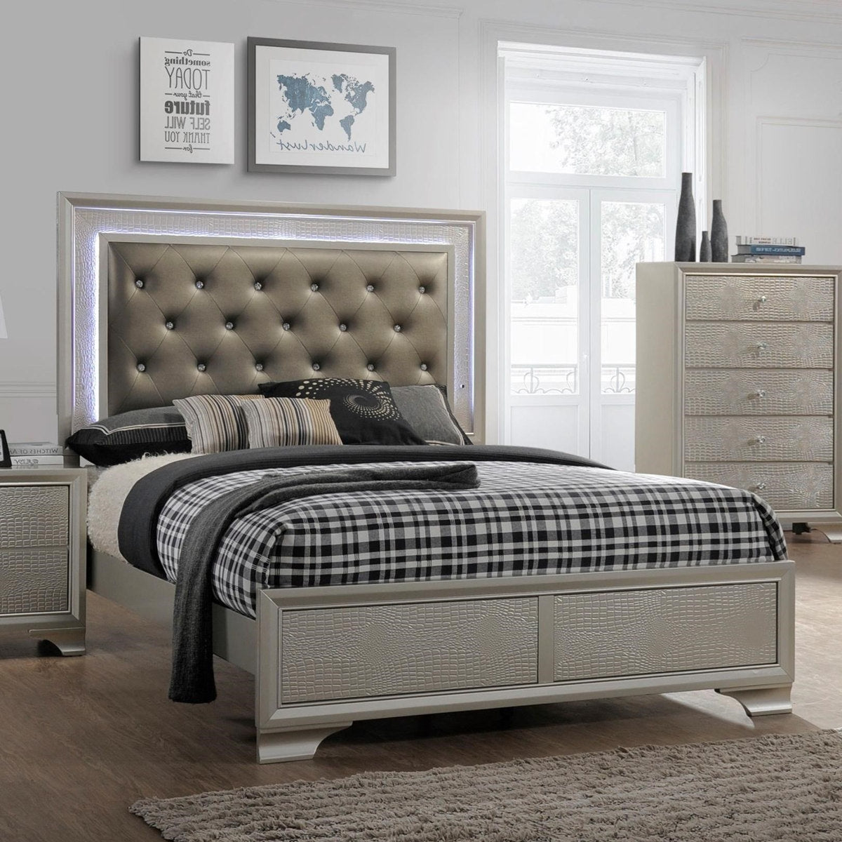 Lyssa Collection